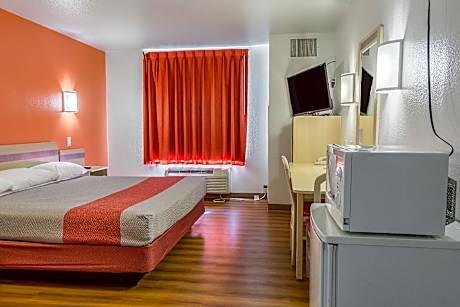 1 King Bed | Mobility Accessible Tub, Nsmk