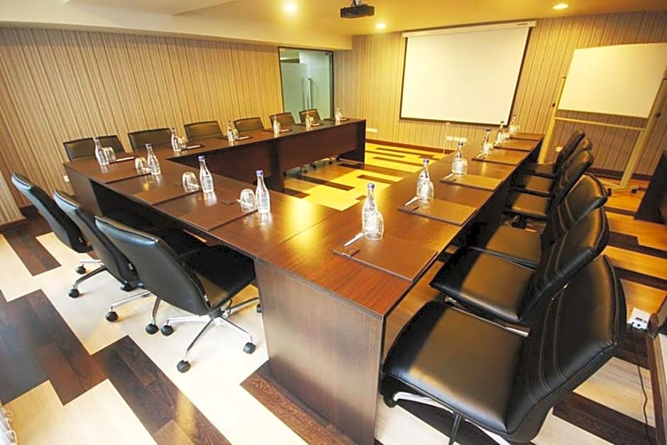 Golden Tulip Mandison Suites (SHA Plus)