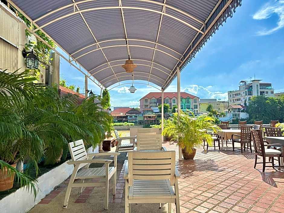 Ayothaya Riverside Hotel