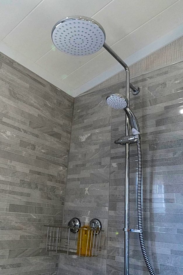 Hollicarrs - Lilypad Lodge