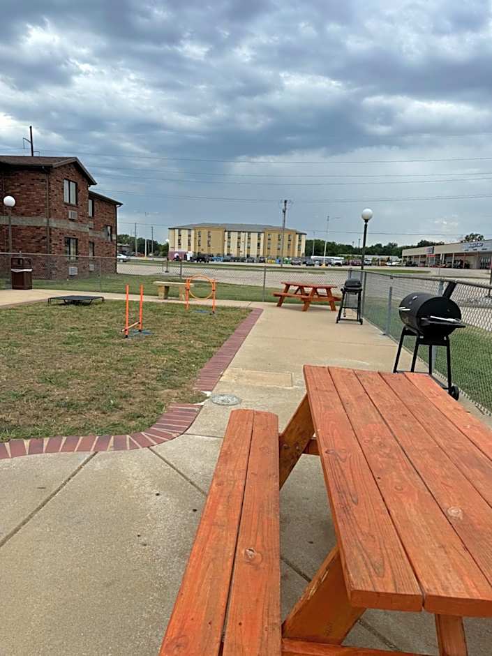 Super 8 by Wyndham Independence KS