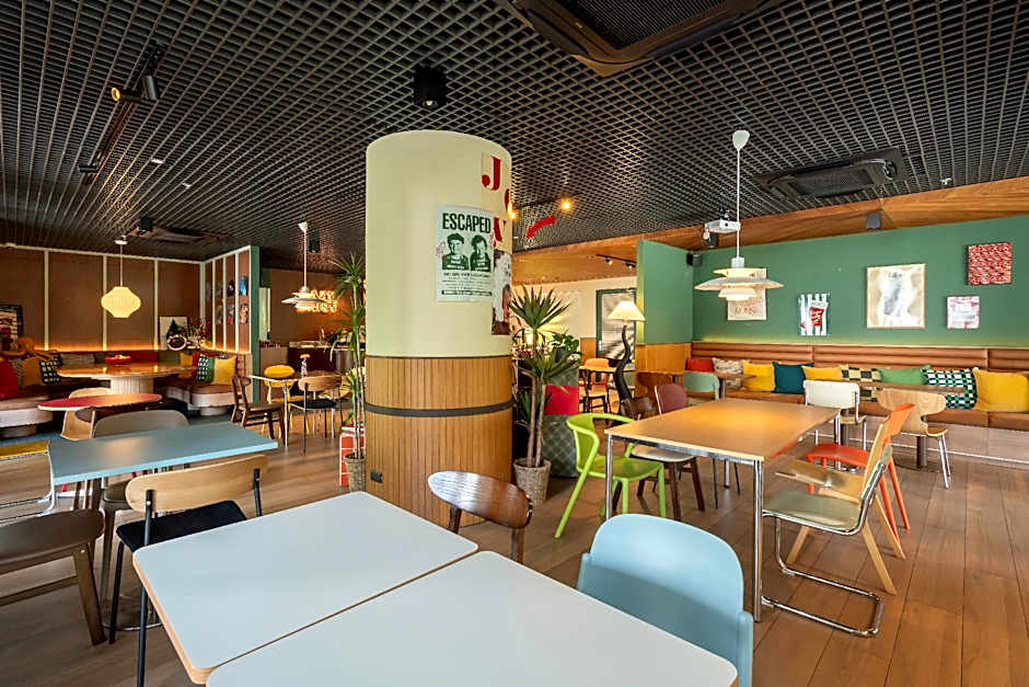 Gardina Asoke Hotel & Residence