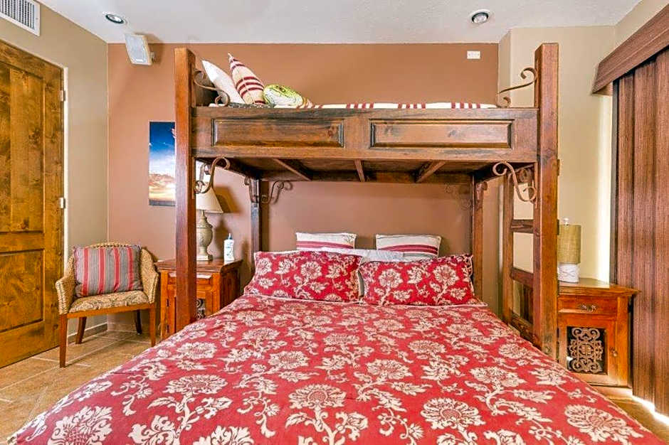 Bella Sirena 305-A - Elegant Oceanview Condo on Beachfront Resort