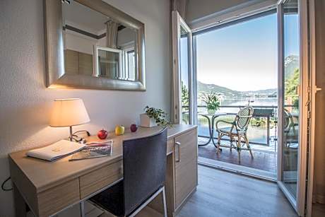 Single Room with Lake View