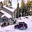 Ski In & 15 Minute Walk to the Lifts Hot Tub AC Pet Friendly