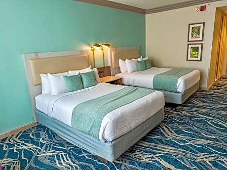 Queen Room with Two Queen Beds - Pyramid View