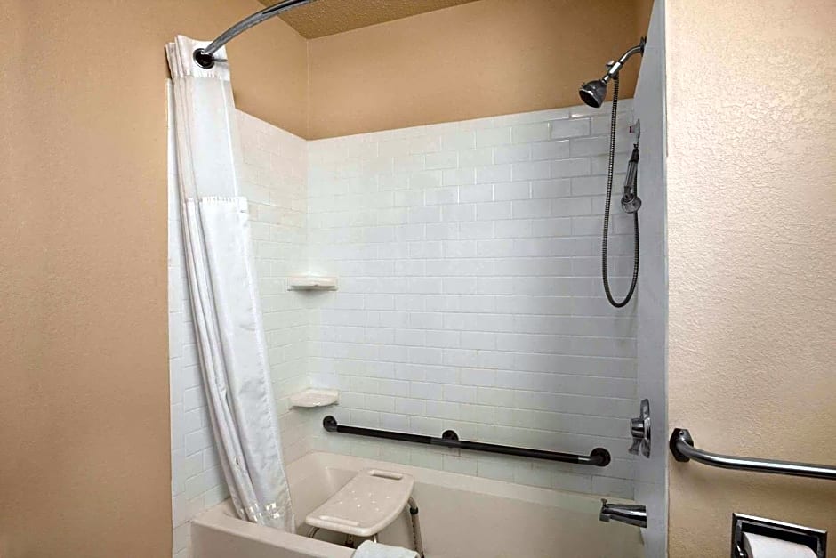 Days Inn by Wyndham Keene NH
