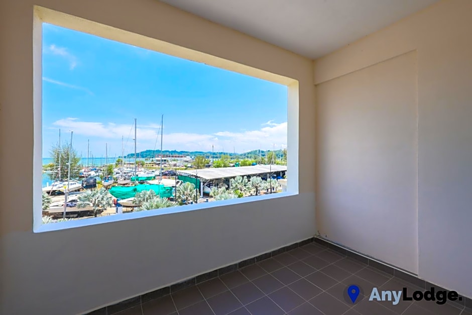 AnyLodge Waterfront Marina Island Pangkor