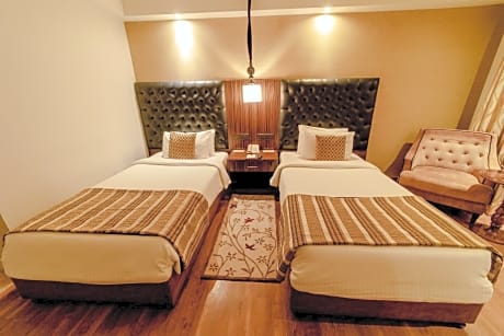 Premium Room with Twin Bed and 2 Pints of Beer and 20% Discount on FNB