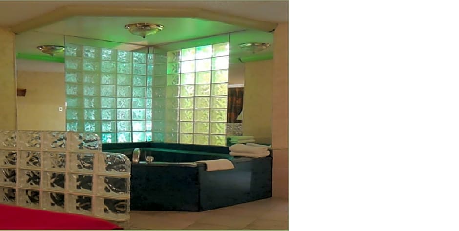 Photo 1 of 1 of Deluxe 1 Queen Bed, Jacuzzi®