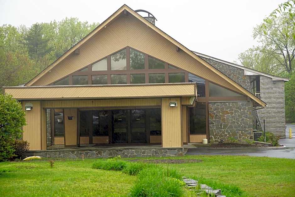 Econo Lodge Inn & Suites Colonie Center Mall