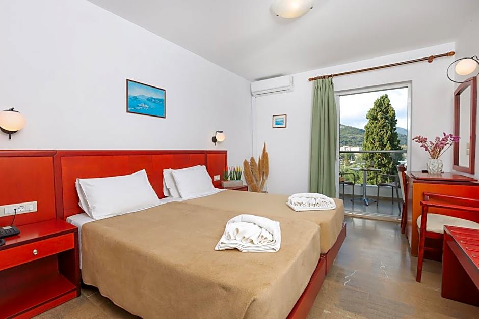 Three Stars Beach Hotel