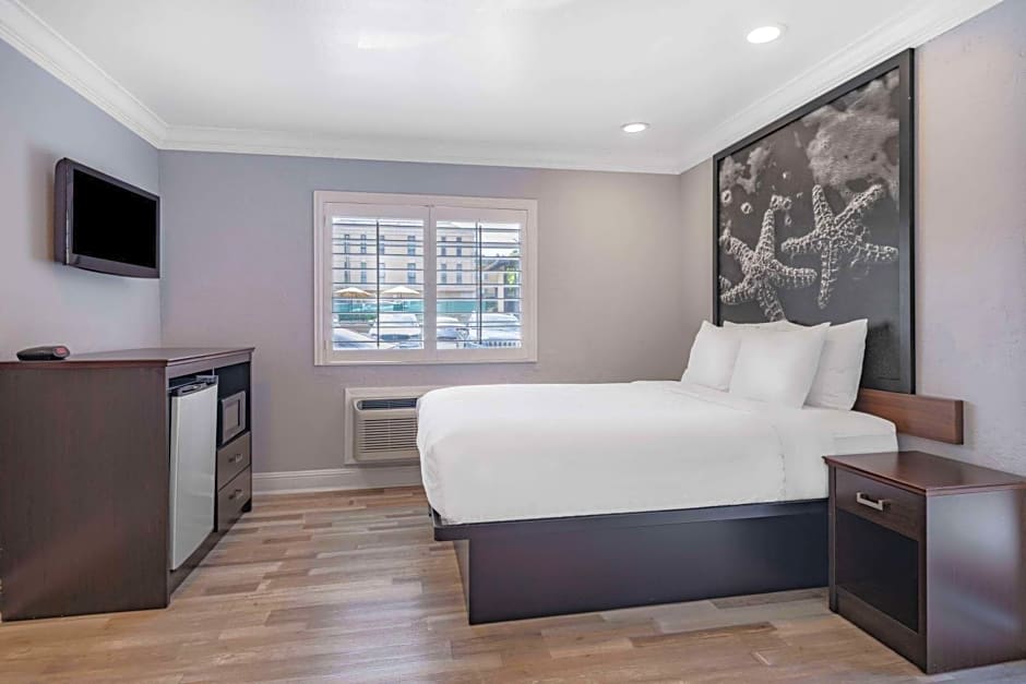 Aura Inn Monterey