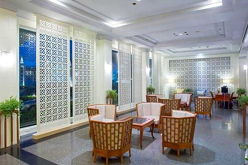 PLOY PALACE MUKDAHAN