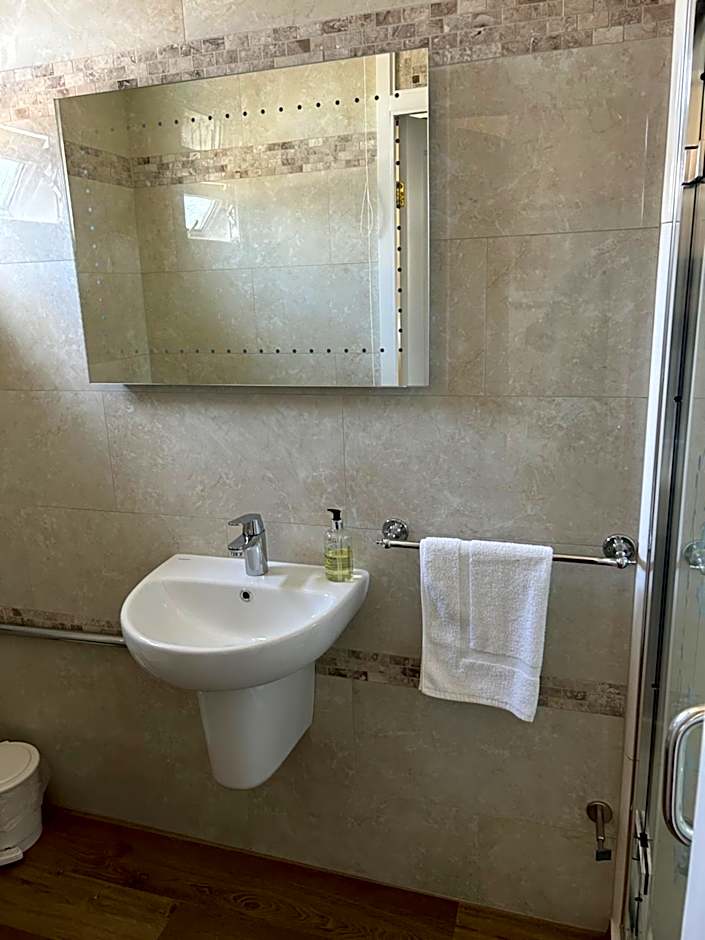 Oakwood Bed and Breakfast Heathrow