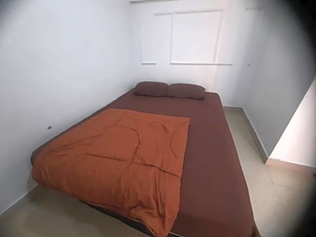 Hotel O Jm Guest House 2NearStasiun karawang