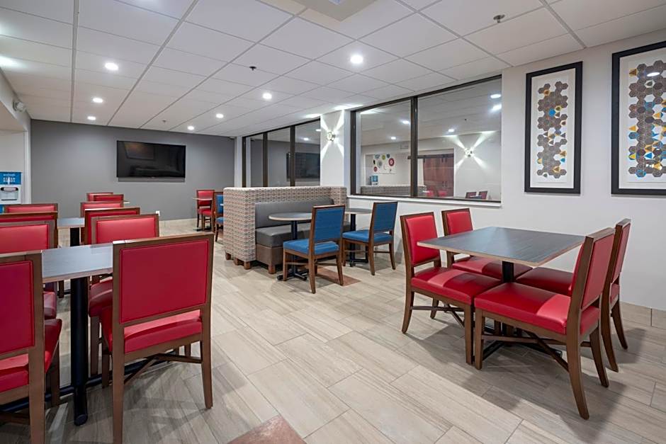 Holiday Inn Express Hotel And Suites Coon Rapids By IHG
