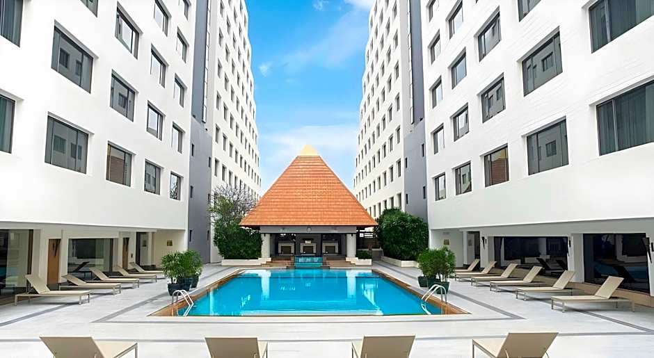 Twin Towers Hotel