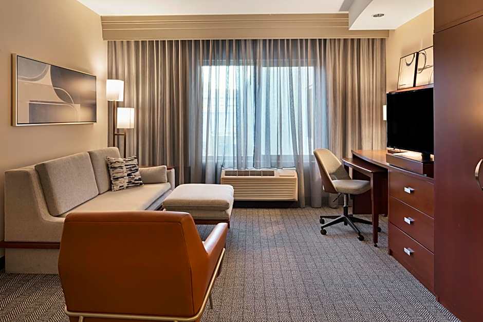 Courtyard by Marriott Long Beach Airport