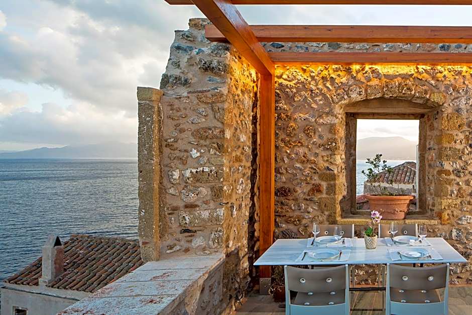 Moni Emvasis Luxury Suites