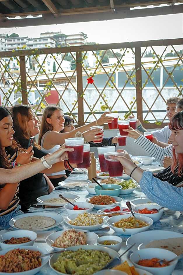 Mana Mana Youth Hostel