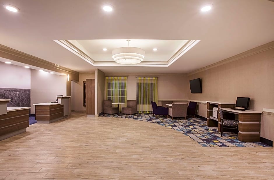 La Quinta Inn & Suites by Wyndham Lake Charles Casino Area