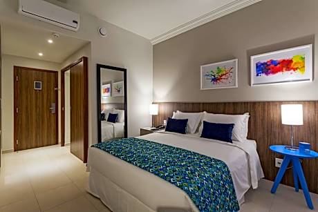 SINGLE SUPERIOR QUEEN BED