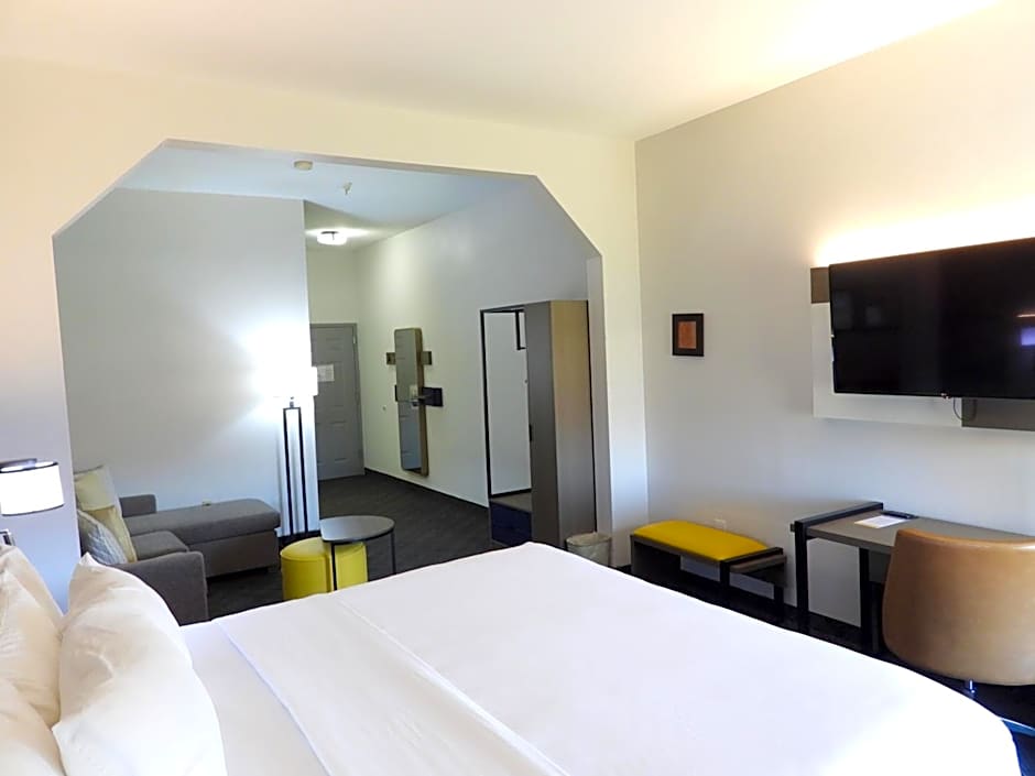 Comfort Suites