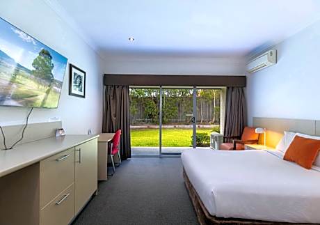 Deluxe Queen Room