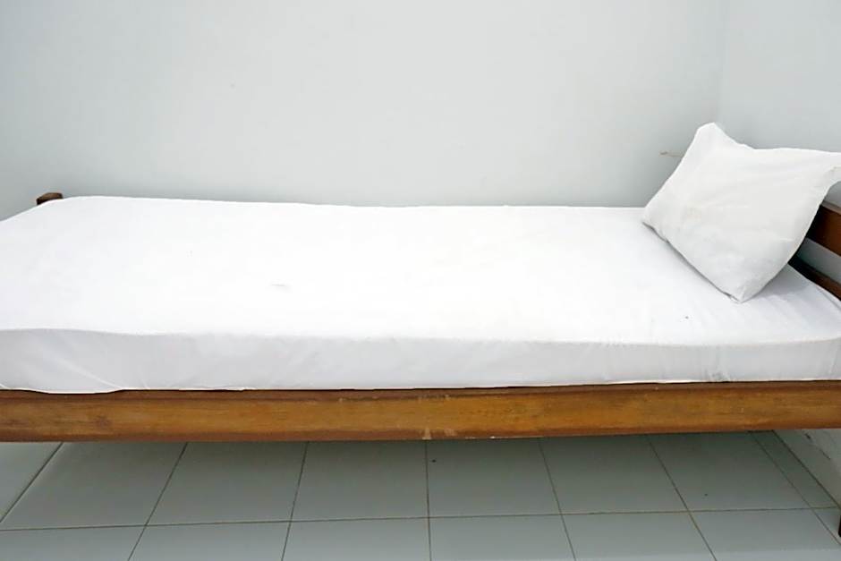 OYO Life 92925 Kost Bu Mala 2 Syariah