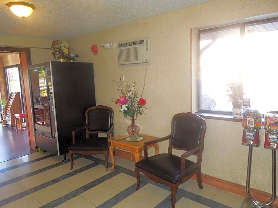 Super 8 by Wyndham Waldorf