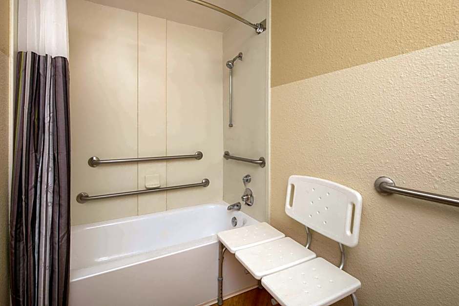 La Quinta Inn & Suites by Wyndham Atlanta Ballpark/Galleria