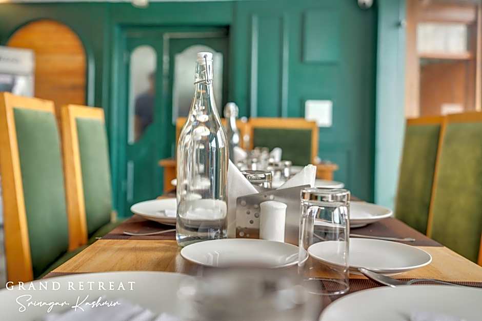 Hotel Iconic Suite - Near Delhi Airport