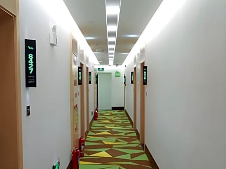 Vatica Hotel Xuzhou Suining West Bayi Road