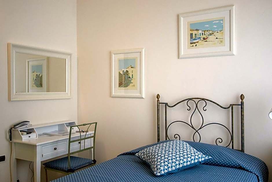 Photo 1 of 4 of Single Room