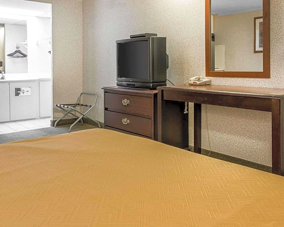 Rodeway Inn Madison Heights