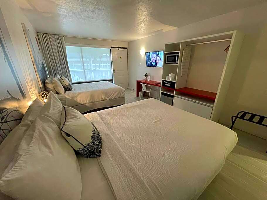 Newly Room in cozy hotel with Super location to the Parks