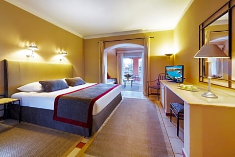 Family, Queen Bed, Garden View