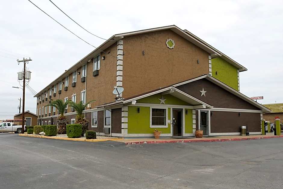 Super 8 by Wyndham San Antonio/I-35 North