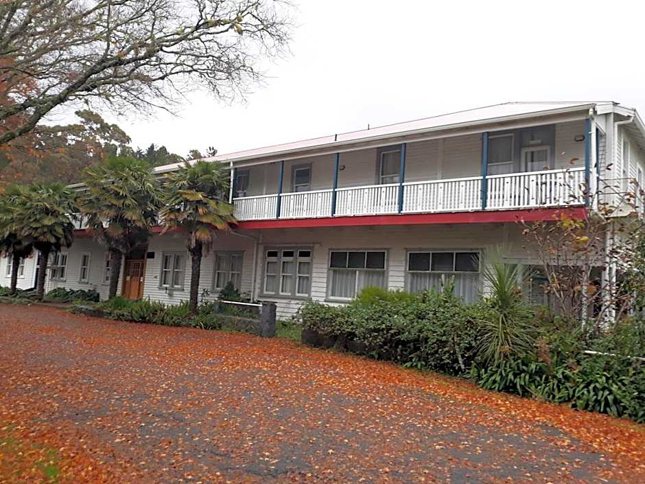 Te Puia Hot Springs Hotel