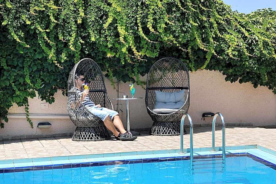 Akatos Hotel