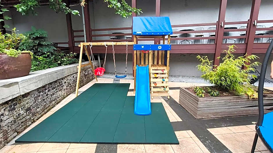 Urban Yard Hotel