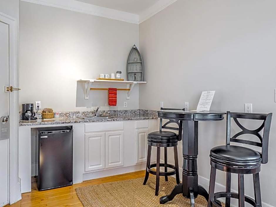 The Front Street Inn