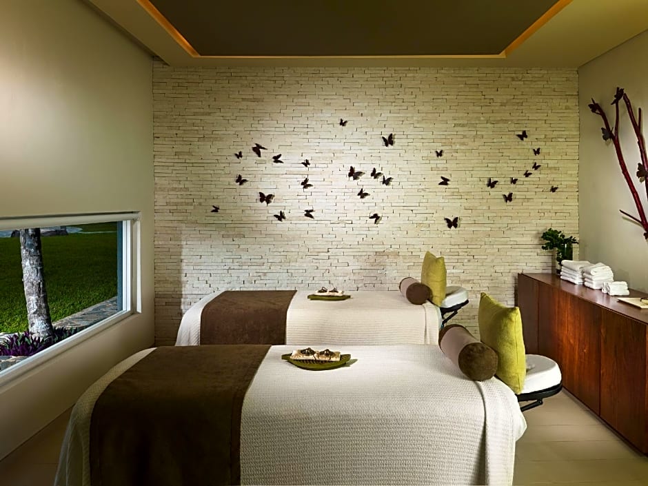 Azul Villa Esmeralda, by Karisma