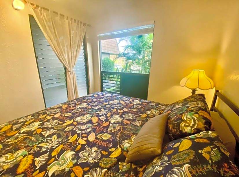 Beachfront 1 Bedroom Condo with Private Beach, Pool, Hot Tub