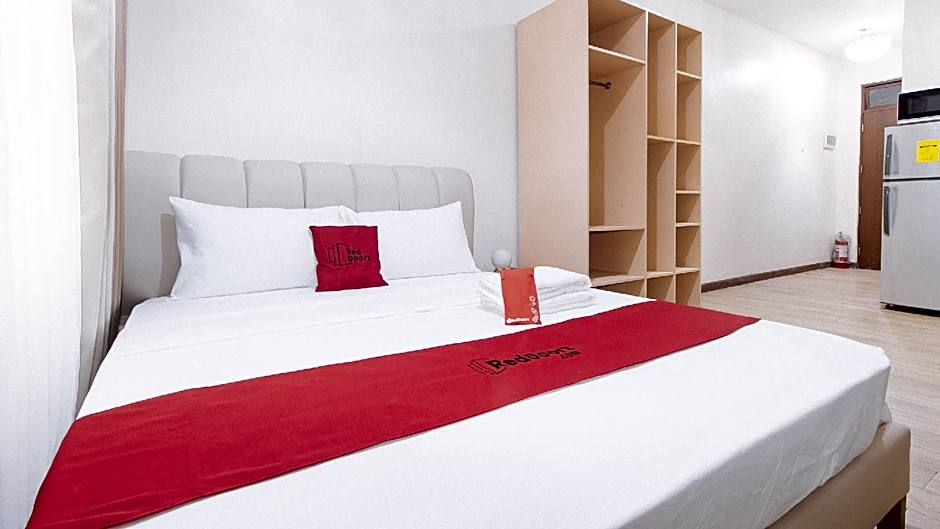 RedDoorz Plus @ Cuarto Verde Staycation