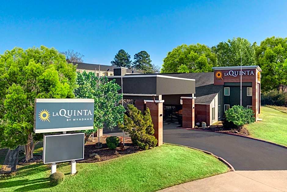 La Quinta Inn & Suites by Wyndham El Dorado