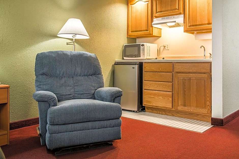 Hudson Inn & Suites