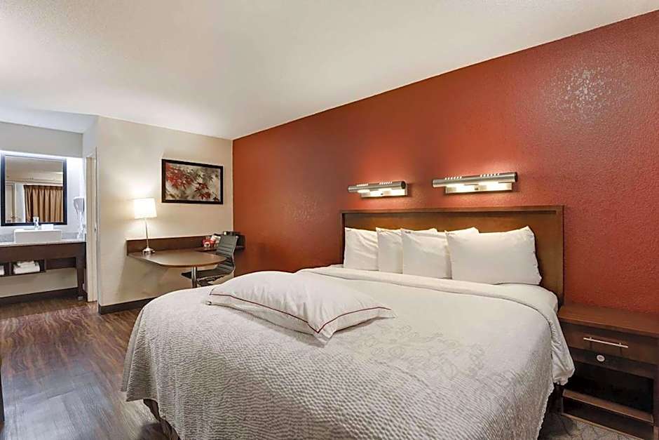 Super 8 by Wyndham Deerfield/Northbrook