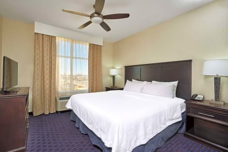 One-Bedroom King Suite - Non-Smoking